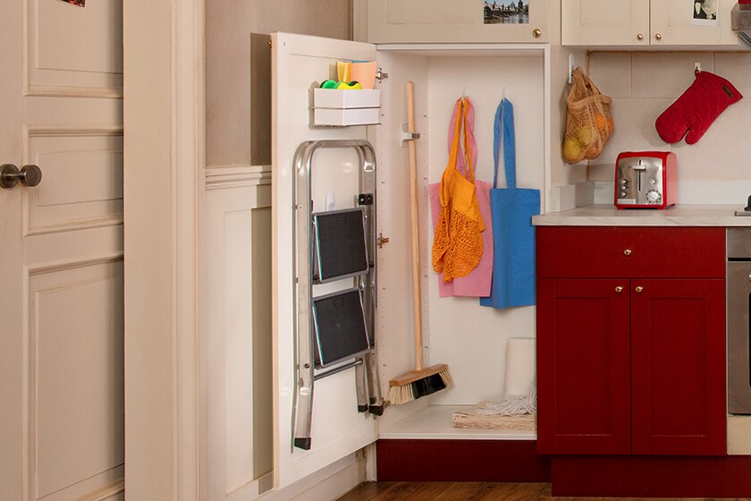 Organizar el interior de los armarios de cocina con las soluciones Command™
